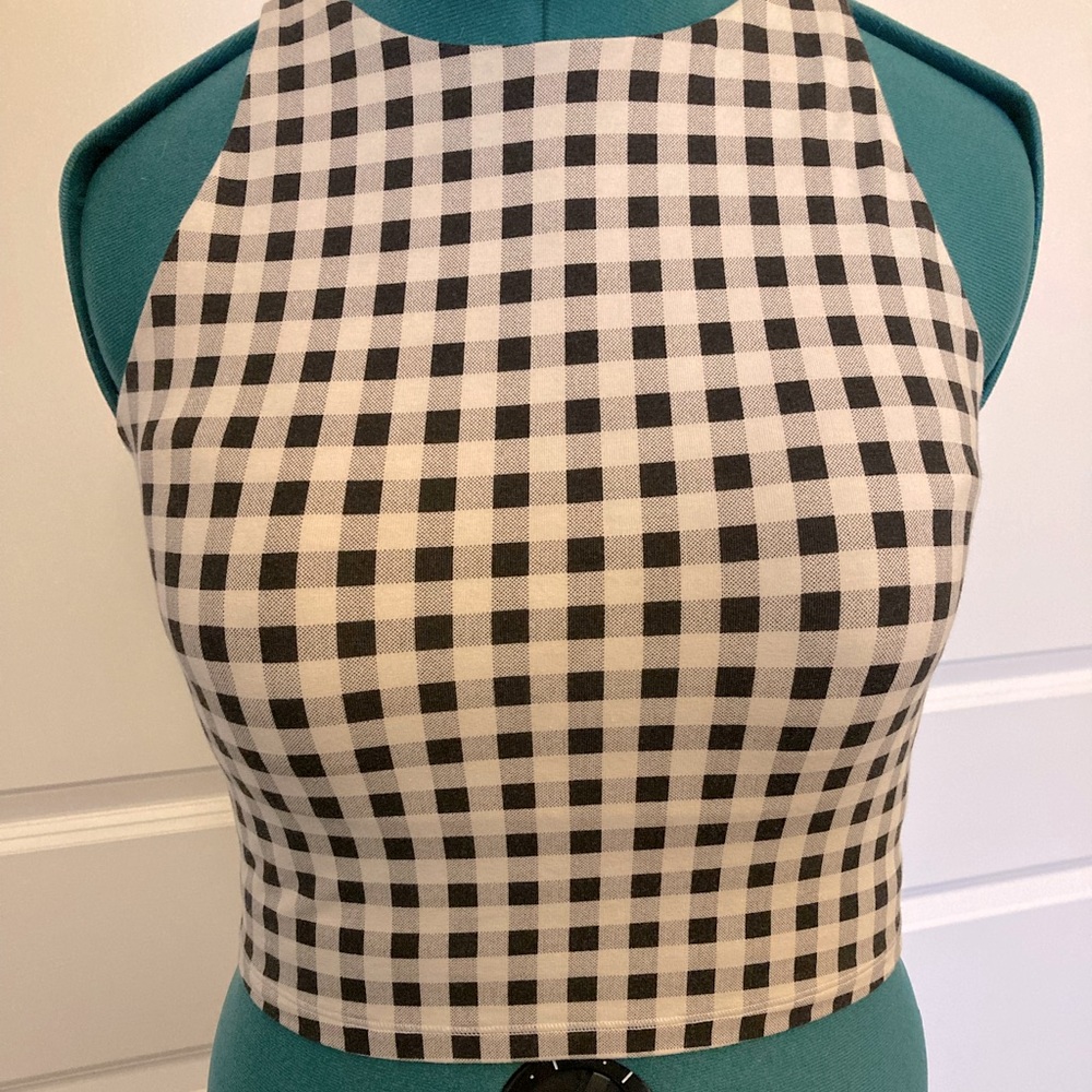 Old Navy black and white gingham crop athletic top size Large